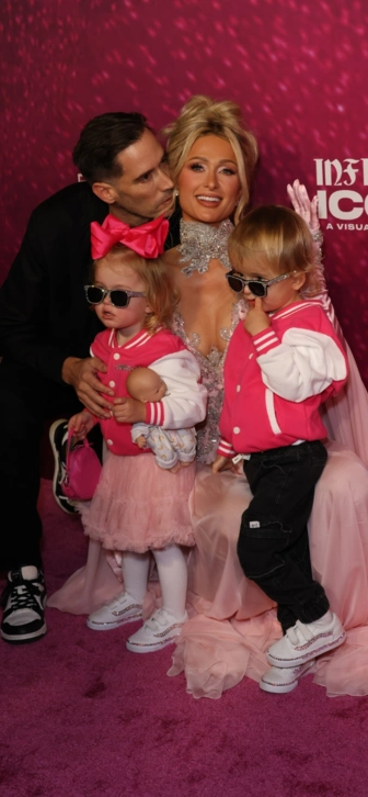 Девичник у «блондинки в шоколаде»: звезды на премьере документального фильма о Пэрис Хилтон