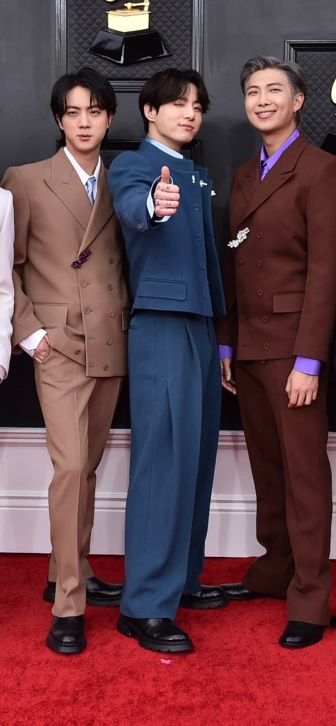 BTS представили тизер клипа «SWIM»