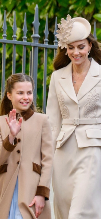 Кейт Миддлтон с супругом и детьми посетила пасхальную службу Кейт Миддлтон с супругом и детьми посетила пасхальную службу