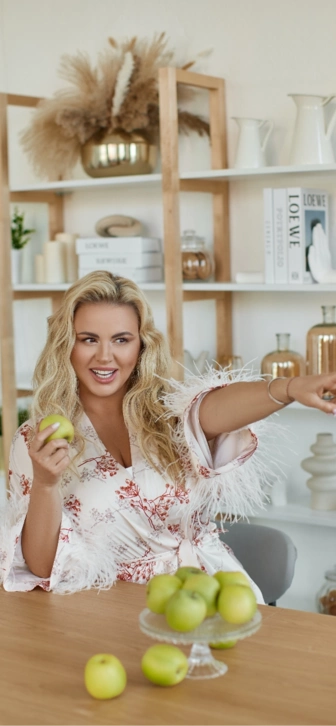 Анна Семенович сравнила стандарты красоты в шоу-бизнесе: сейчас все разные