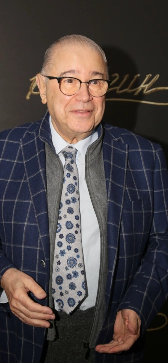 Евгений Петросян показал новый образ с дредами и татуировками Евгений Петросян показал новый образ с дредами и татуировками