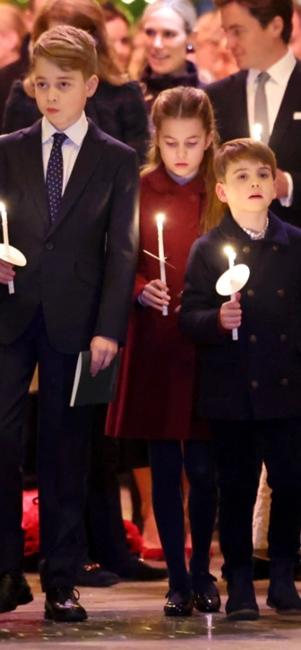 Принц Джордж пошел по стопам бабушки и принял участие в подготовке рождественских обедов