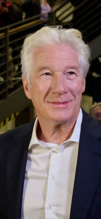 76-летний Ричард Гир вышел в свет с женой, которая младше его на 34 года