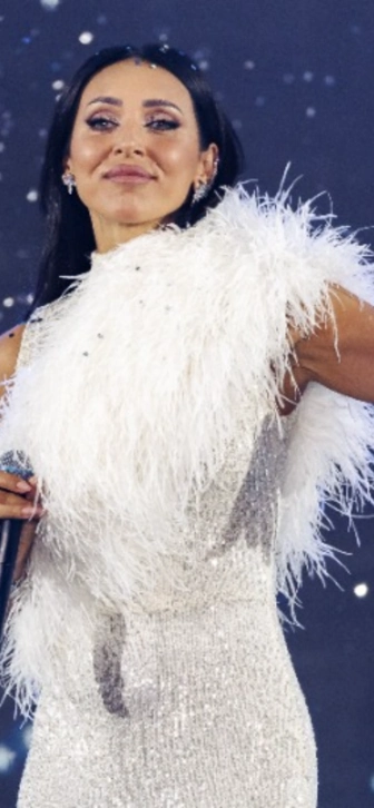 Алсу рассказала о творческих планах с Джиганом и новогодних традициях Алсу рассказала о творческих планах с Джиганом и новогодних традициях