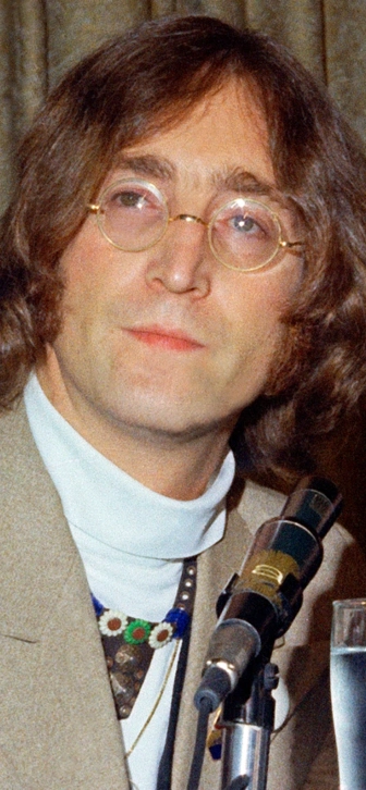 Культовую гитару Джона Леннона продали на аукционе за рекордную сумму
