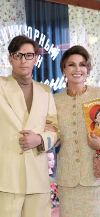 Павел Воля с сыном повторили экстремальные тренды и забивали гвозди бананом на морозе Павел Воля с сыном повторили экстремальные тренды и забивали гвозди бананом на морозе