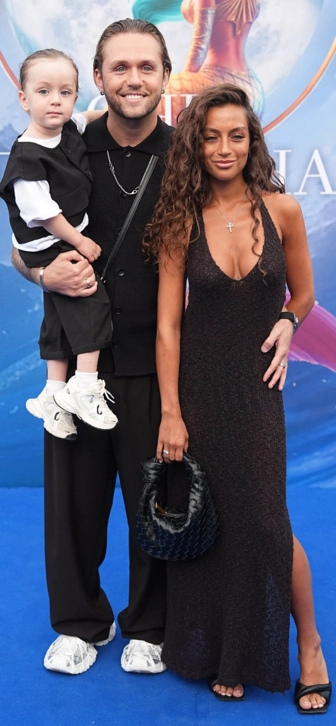 Семью Влада Соколовского запугивают: угрозы сыну, жене и фото на кладбище