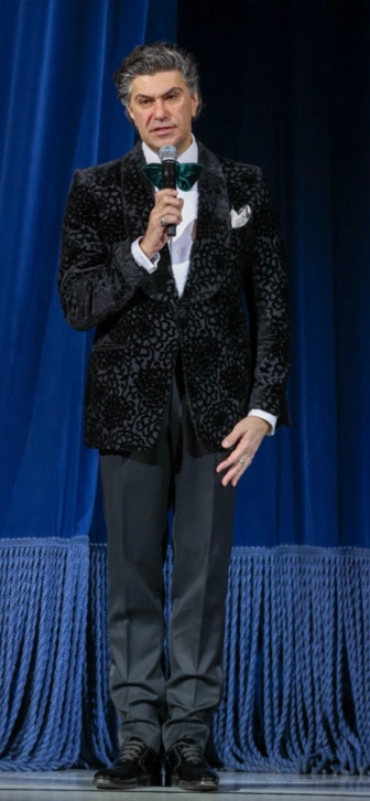 Цискаридзе пристыдил телеведущую за позу на фото в ложе Большого театра Цискаридзе пристыдил телеведущую за позу на фото в ложе Большого театра