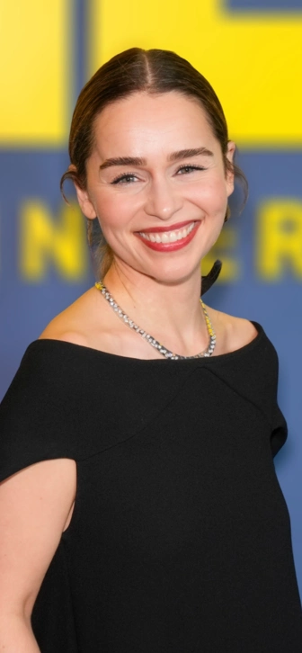 Эмилия Кларк получила перелом на съемках нового сериала, где она играет агента в России