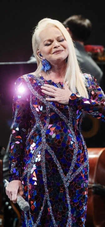 Лариса Долина снизила исковые требования о возмещении имущественного вреда