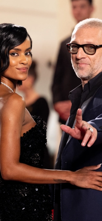 Смелые образы и короткая стрижка: Венсан Кассель и Нара Баптиста блистают на Неделе моды в Париже