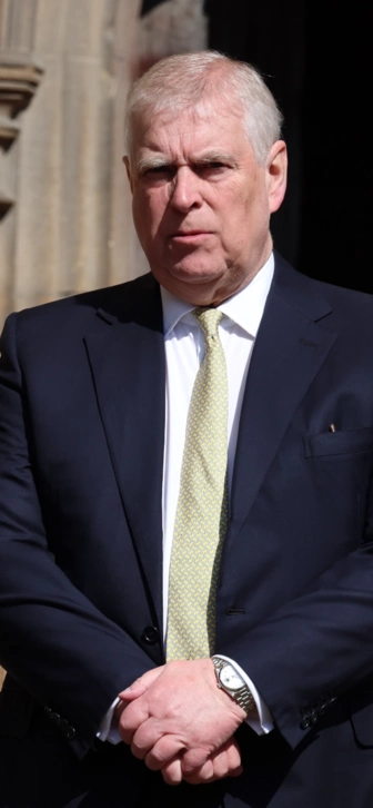 СМИ: Эпштейн предлагал в шутку принять в семью принца Эндрю СМИ: Эпштейн предлагал в шутку принять в семью принца Эндрю