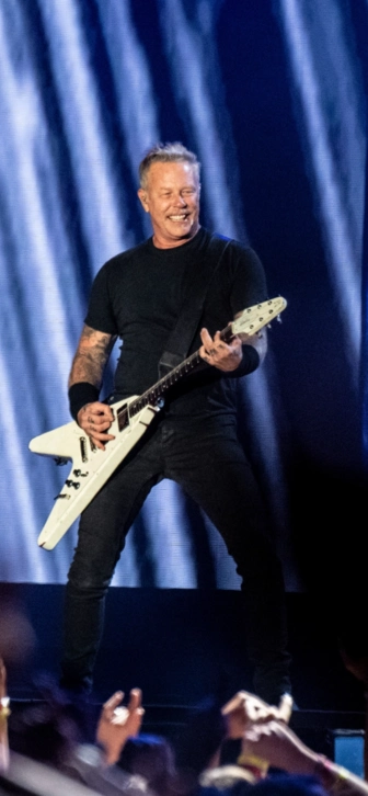 Джеймс Хетфилд сделал предложение возлюбленной во время дайвинга с китовыми акулами