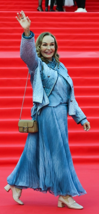 69-летняя Наталья Андрейченко восхитила фанатов новым образом 69-летняя Наталья Андрейченко восхитила фанатов новым образом