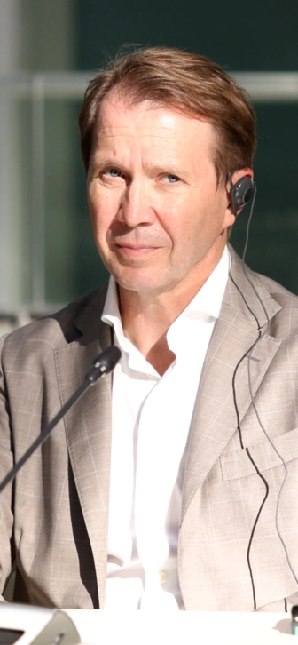 Евгений Миронов рассказал, как звездам оставаться незамеченными: актер поделился забавным случаем Евгений Миронов рассказал, как звездам оставаться незамеченными: актер поделился забавным случаем