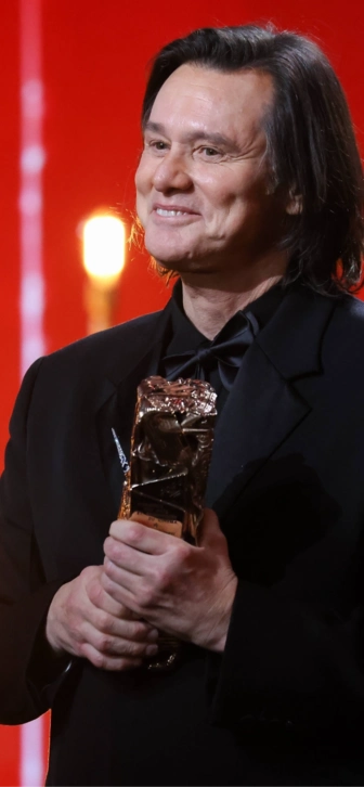 Внешность Джима Кэрри на премии «Сезар» вызвала шок у фанатов Внешность Джима Кэрри на премии «Сезар» вызвала шок у фанатов