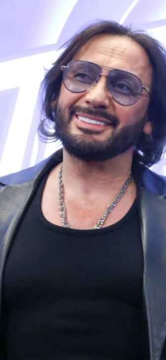 Стас Михайлов показал архивное фото и стихи к 65-летию брака родителей: «Железная свадьба»