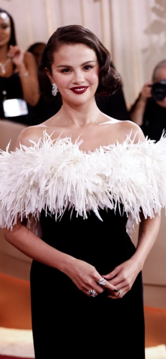 Селена Гомес столкнулась с резкой критикой после публикации новых селфи