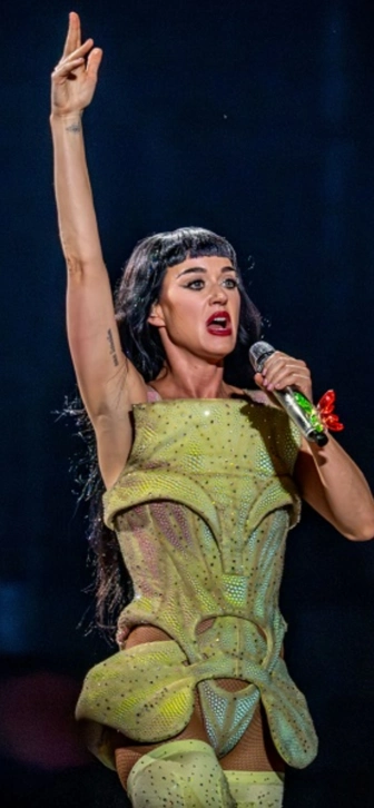 Кэти Перри анонсировала выход клипа «Bandaids» c чередой нелепых ситуаций Кэти Перри анонсировала выход клипа «Bandaids» c чередой нелепых ситуаций