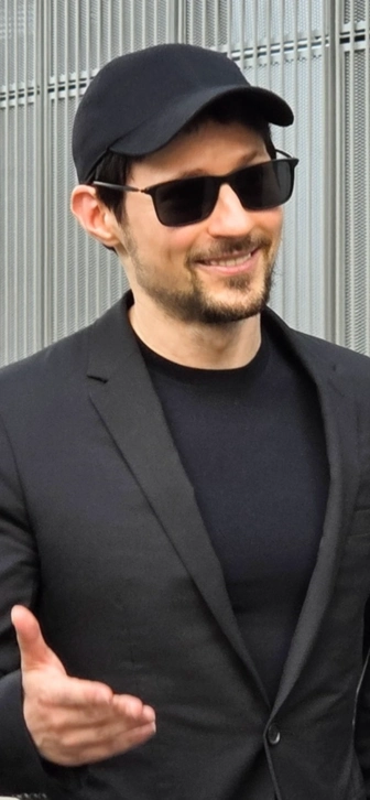 Павел Дуров предпочел официантку бизнес-леди