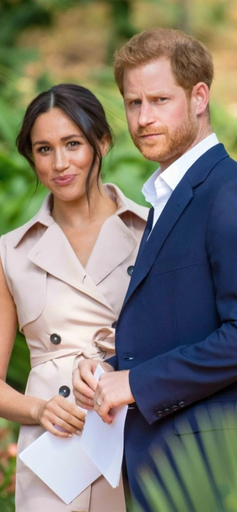 Меган Маркл высмеяли в Сети после публикации ролика с босоногим принцем Гарри