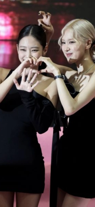 Первый взгляд на новый альбом BLACKPINK: группа представила черно-белый концепт-тизер