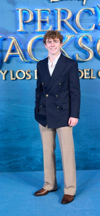 Звезда «Перси Джексона» Уокер Скобелл отказался от выпускного из-за фанатской агрессии
