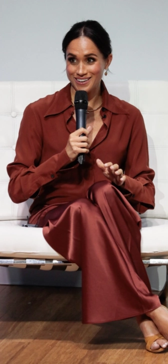 СМИ: Меган Маркл пыталась попасть на похороны Валентино Гаравани через связи