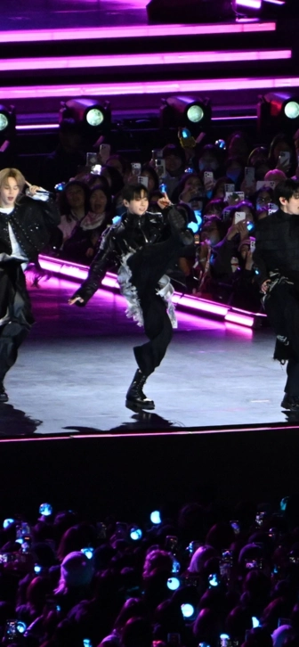 BTS представили долгожданный клип на песню «Hooligan»