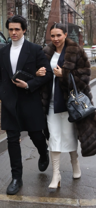 Лерчек и Луис раскрыли секрет финансирования косметологического бренда блогера