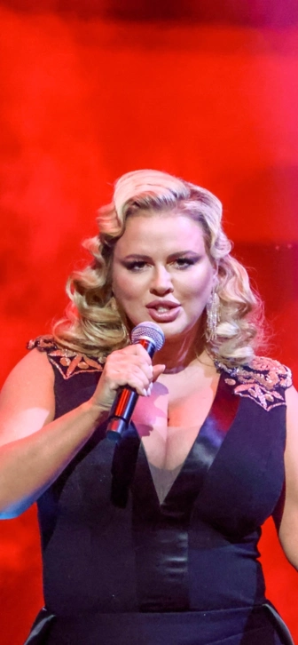 Анна Семенович вступилась за домохозяек: им должны платить миллионы Анна Семенович вступилась за домохозяек: им должны платить миллионы