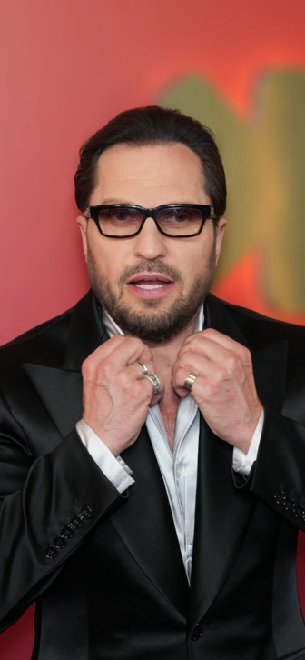 Александр Ревва рассказал о дочке: «При слове «папочка» превращаюсь в кисель и разрешаю всё» Александр Ревва рассказал о дочке: «При слове «папочка» превращаюсь в кисель и разрешаю всё»