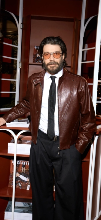 Максим Матвеев сменил имидж для съемок в продолжении сериала «Триггер» Максим Матвеев сменил имидж для съемок в продолжении сериала «Триггер»