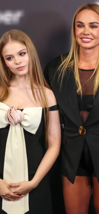 Мама певицы Миланы Стар повредила позвоночник: юная артистка отменила концерт