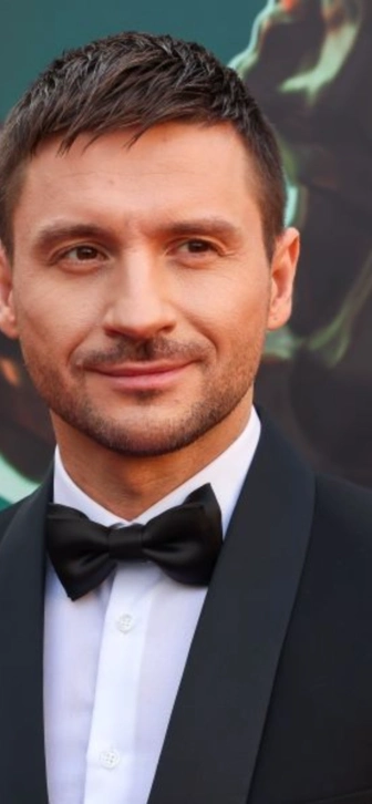 Сергей Лазарев повторил фотографии с подросшим сыном спустя 7 лет