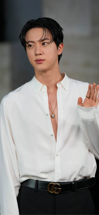 Джин из BTS рассказал об отношении к участникам группы TXT