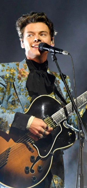 Гарри Стайлс анонсировал возвращение на сцену через масштабную промо-кампанию Гарри Стайлс анонсировал возвращение на сцену через масштабную промо-кампанию