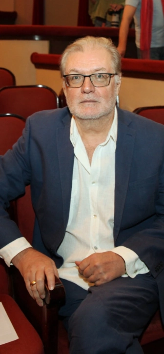 Театр Вахтангова сообщил причину смерти народного артиста РФ Симонова