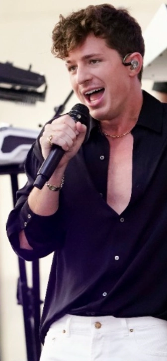 Стало известно, кто выступил перед началом Супербоула в 2026 году