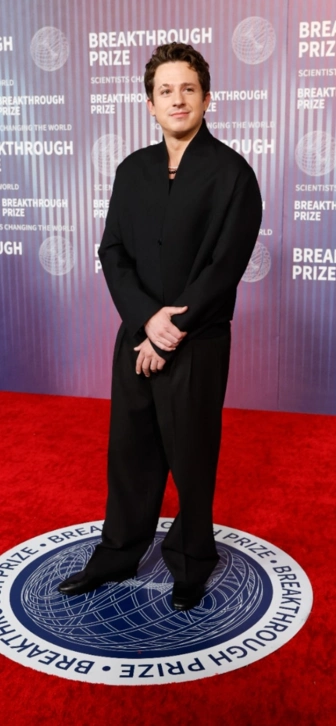 Чарли Пут пожаловался Илону Маску на шум от ночного запуска SpaceX Чарли Пут пожаловался Илону Маску на шум от ночного запуска SpaceX