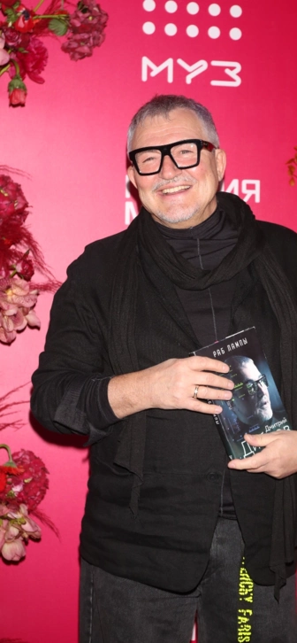 Дмитрий Дибров вышел в свет с новой возлюбленной