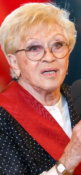 Ирина Пегова поделилась трогательными фото с 90-летней Алисой Фрейндлих