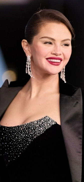 Селена Гомес ответила на критику своей внешности Селена Гомес ответила на критику своей внешности