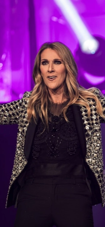 Селин Дион облачилась в костюм Гринча ради рождественского сюрприза для поклонников