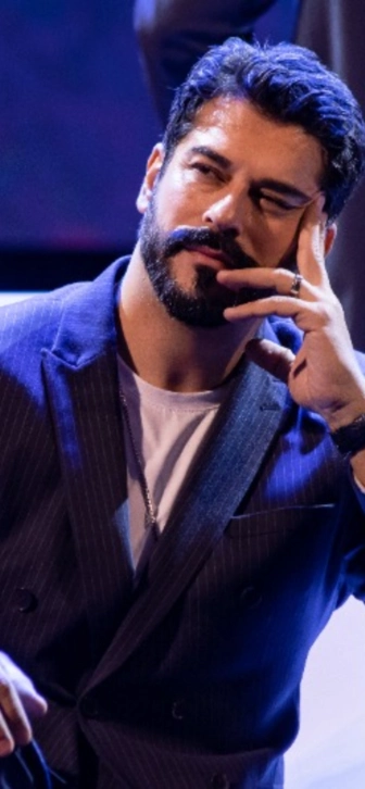 Бурак Озчивит отклонил предложение Никаса Сафронова о совместной выставке