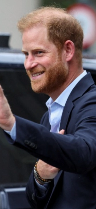 Принц Гарри может лишиться королевского титула вслед за своим дядей Принц Гарри может лишиться королевского титула вслед за своим дядей