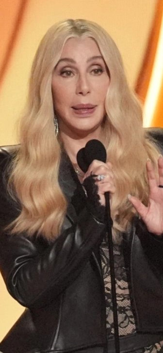 Шер попросила назначить опекуна для своего 49-летнего сына