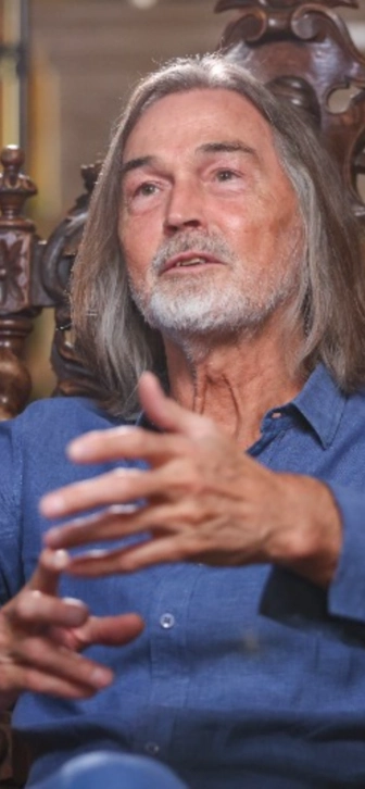 Новый потенциальный наследник Никаса Сафронова заявил о себе и подал в суд