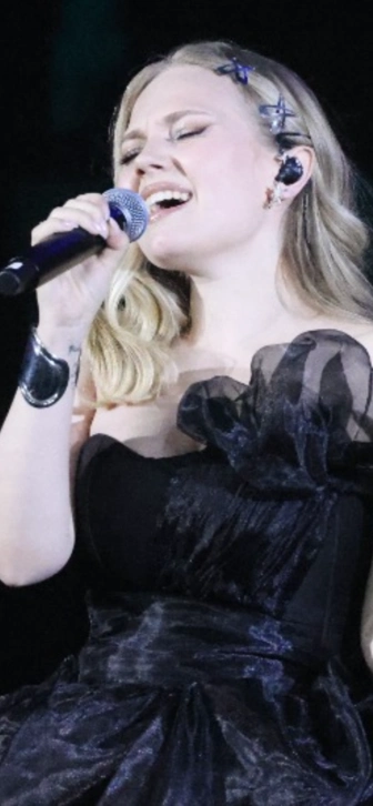 Певица TRIDA рассекретила пол будущего ребенка