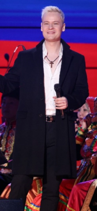 Музыкант объяснил, зачем SHAMAN дергал переключатель на его гитаре Музыкант объяснил, зачем SHAMAN дергал переключатель на его гитаре